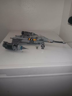 Mandolorian and Grogu Lego set