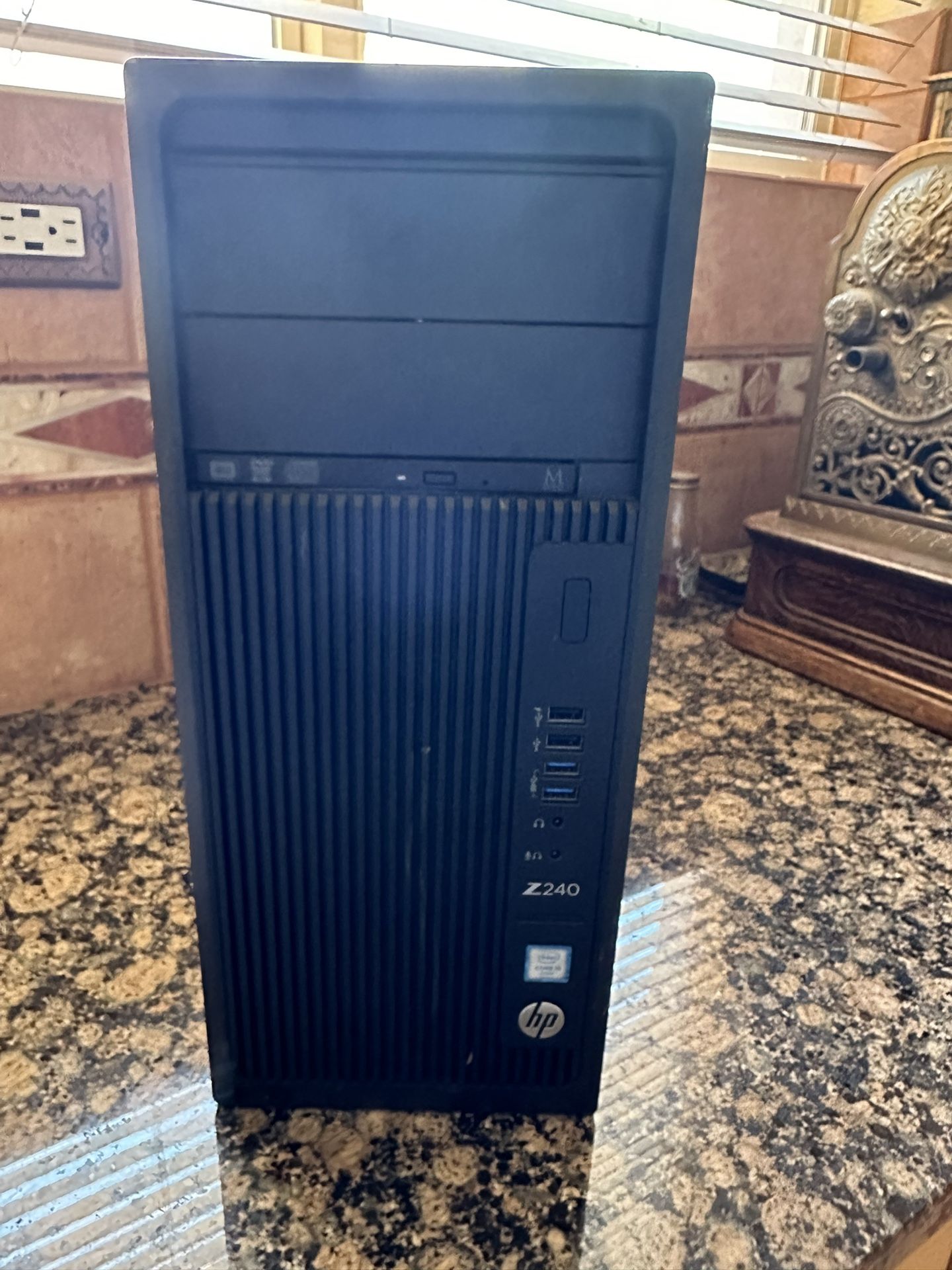 HP Z240 Desktop Intel I5 16Gb RAM 240GB SDD+DVD