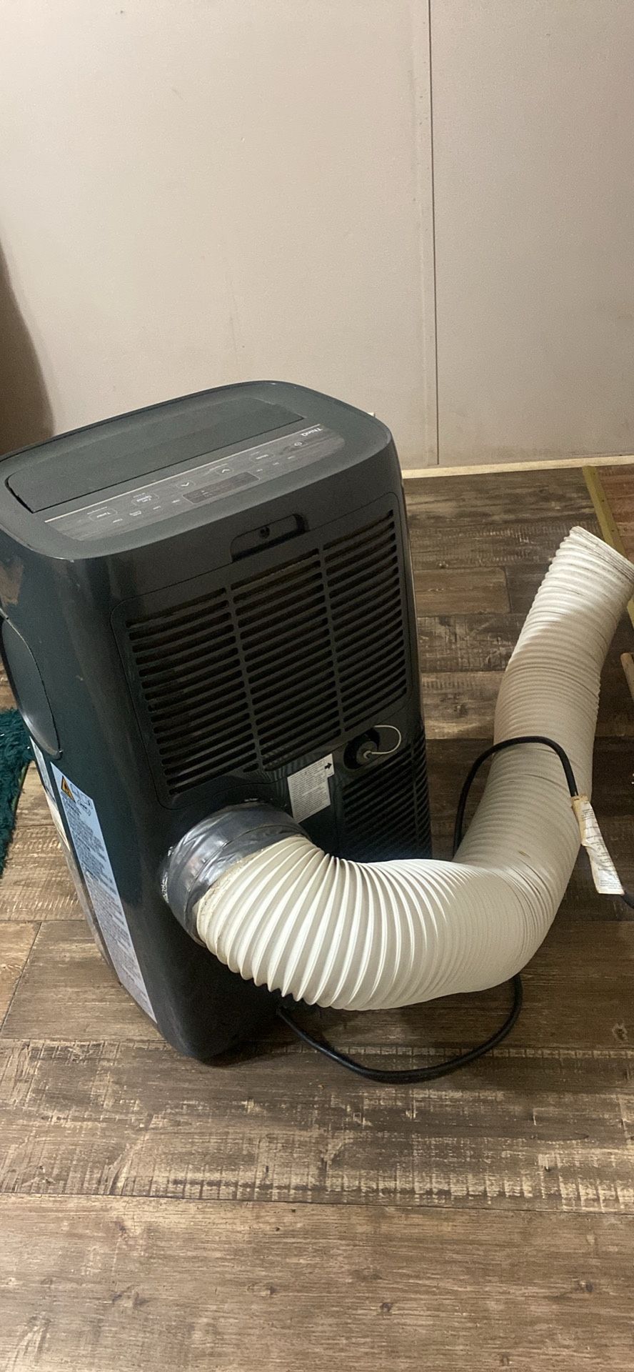 Portable Window A/c with exhaust pipe and remote (no window cover)
