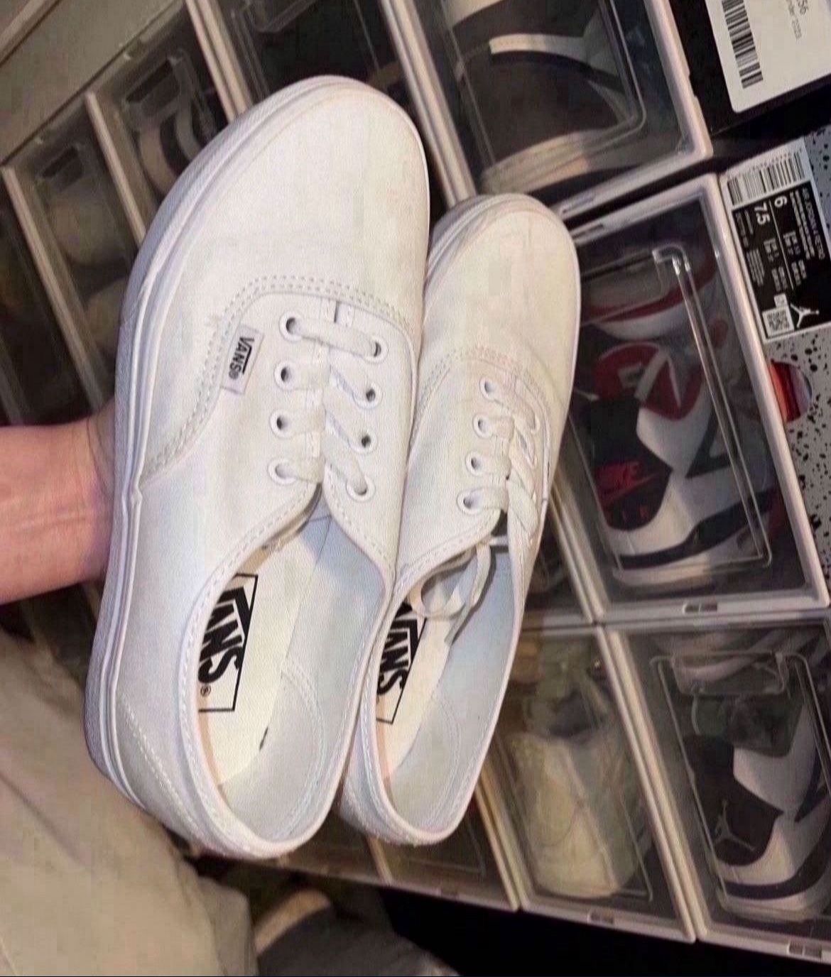 white vans men’s size 6/women’s 7.5