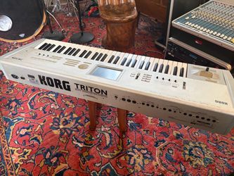Korg Triton Classic Workstation Synth