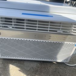 AC GE - 350 Sq. Ft. 8000 BTU Smart Window Air