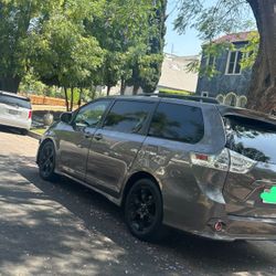 2011 Toyota Sienna