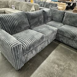 Corduroy Dark Grey Sectional.  New Sectional  4-pc     Nuevo Seccional  De 4 Piezas Color Gris. Oscuro  4-Piece Sectional Set New sectional in a box  