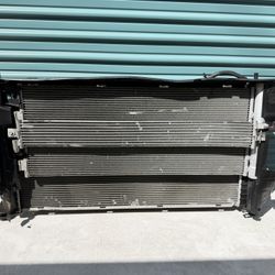 2019 - 2025 Silverado 1500 Sierra 1500 Radiator assembly 5.3L 6.2L V8 Direct Cooling OEM