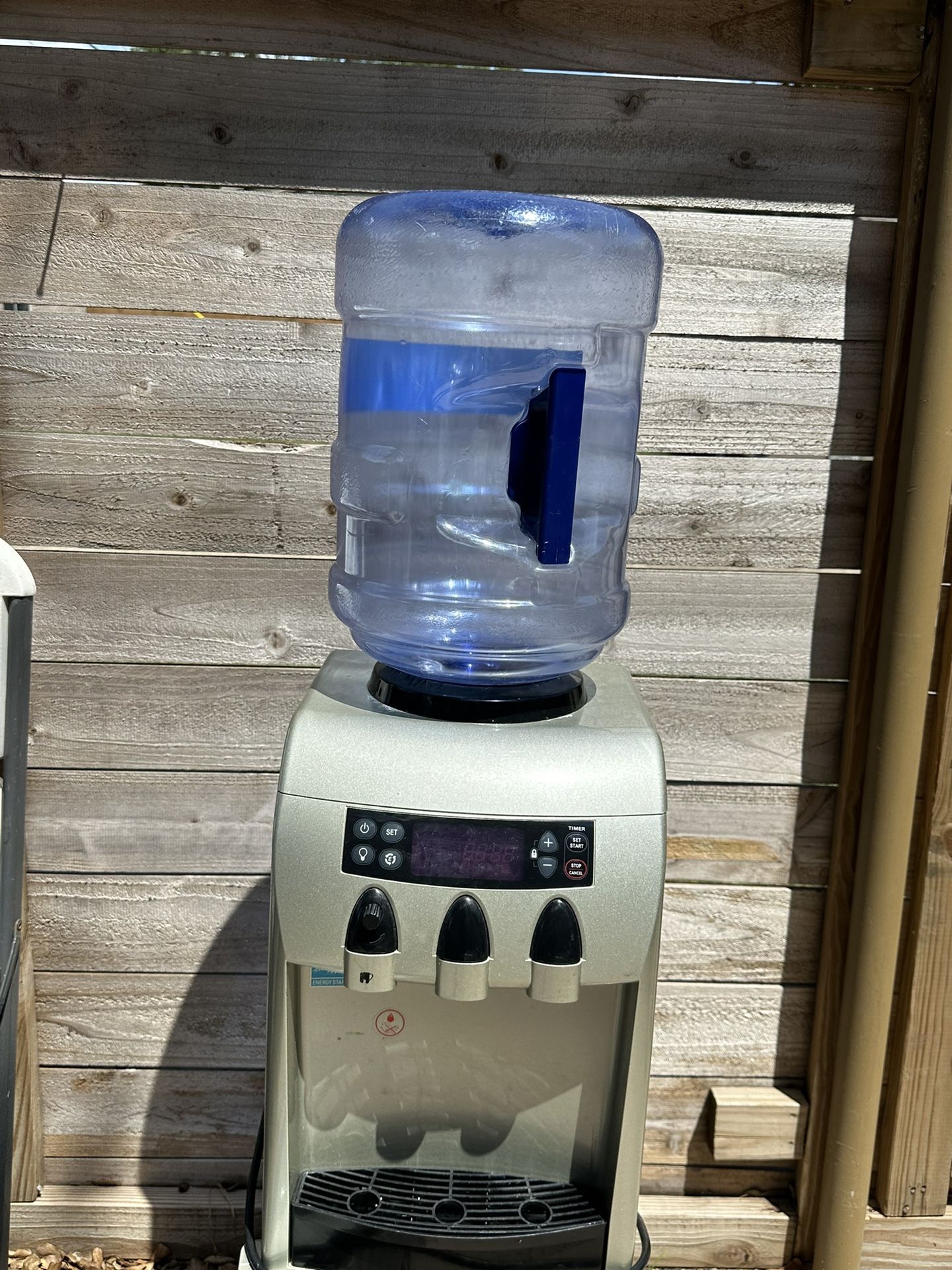 Water Dispenser.