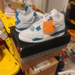 Air Jordan 4 Retro (Military Blue)