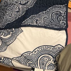 King Coverlet And 2 Shams 