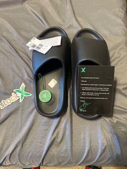 (BEST OFFER) Black yeezy slides