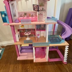 Barbie Dream House! Like New! 