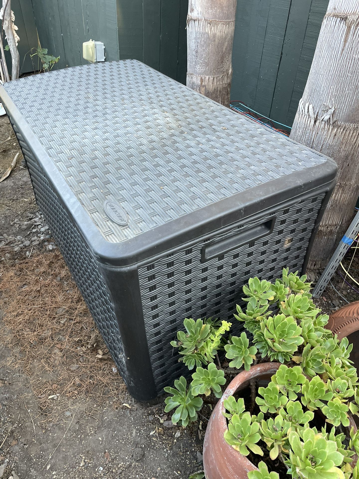 SUNCAST DECK BOX - Outdoor Storage