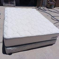 Queen Mattress And Box Spring 