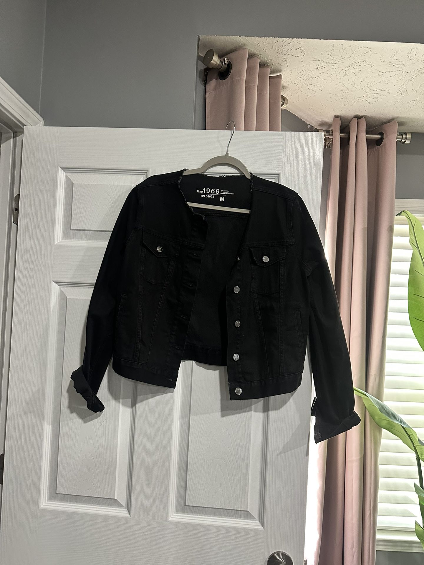 Gap 1969 Black Jean Jacket Medium