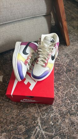 Nike high tops Women’s size 8 new never used 100$
