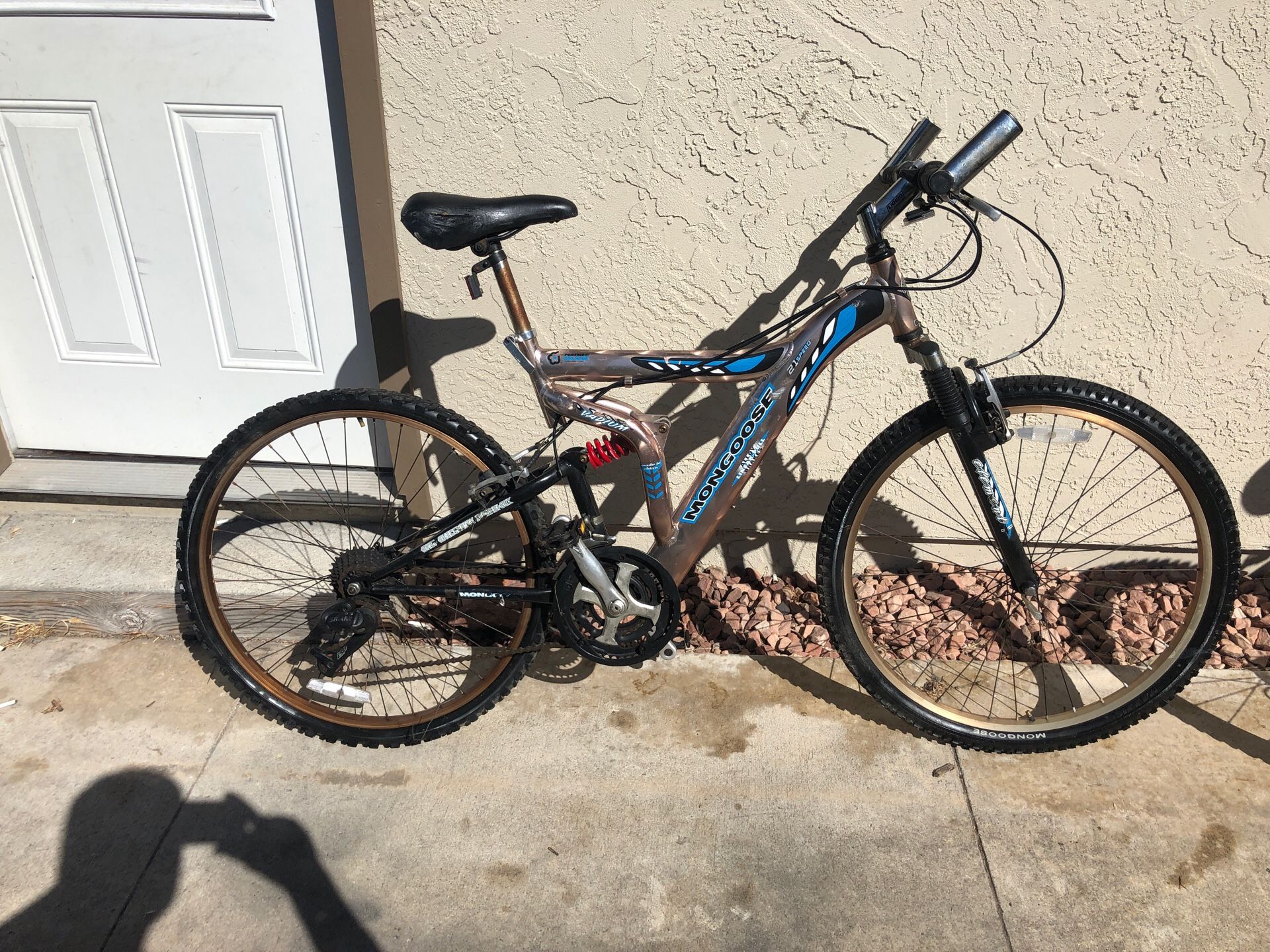 3 mountain bikes pacific and 2 mongoose 26” inch