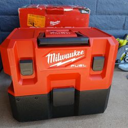 VACUUM MILWAUKEE M12 TOOL ONLY 