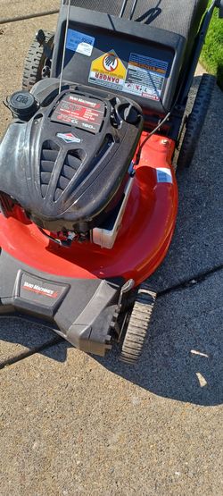 Like new yard machines by MTD push lawn mower with Briggs & Stratton 190cc engine high wheels in the back for easy maneuver