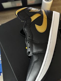 Jordan 1 Mid 