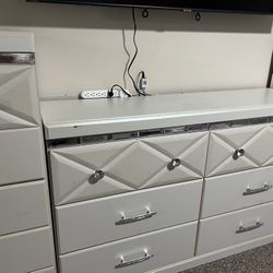 Dressers/nightstand - Diamond Handles