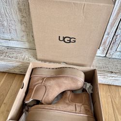 UGG Chelsea Neumel Platform boots (lightly used) size 8 