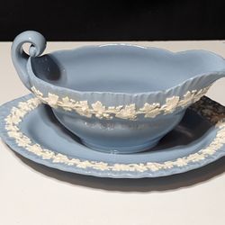 Wedgwood Queensware Cream On Lavender Gravy Boat Attached Underplate Shell Edge