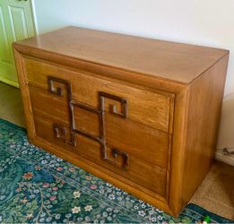 Incredibly Rare Mid Cenrury 1940’s - 1950’s Hollywood Regency Kittinger Mandarin Greek Key Bachelors Chest