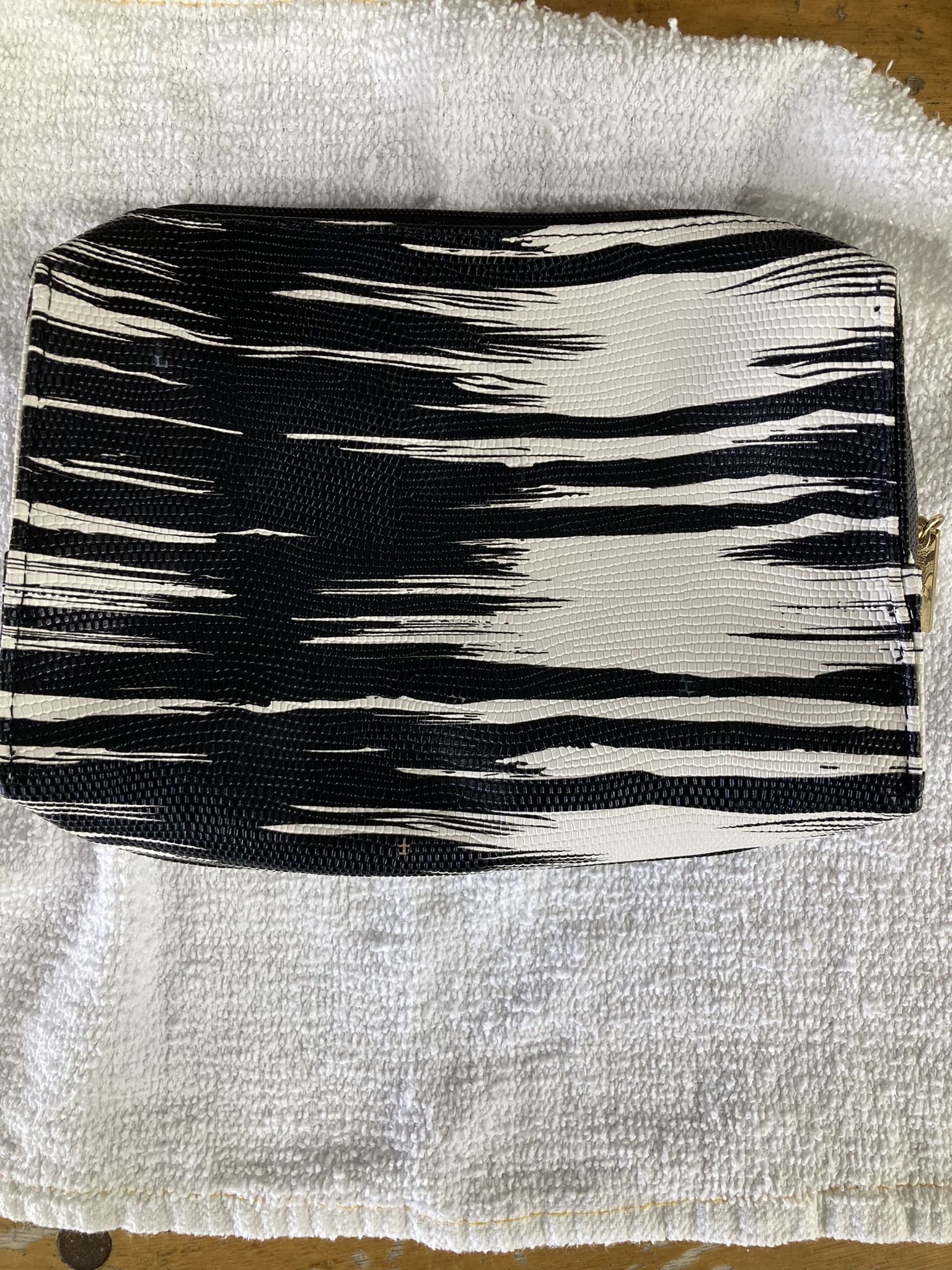 Women’s Estée Lauder Makeup Bag