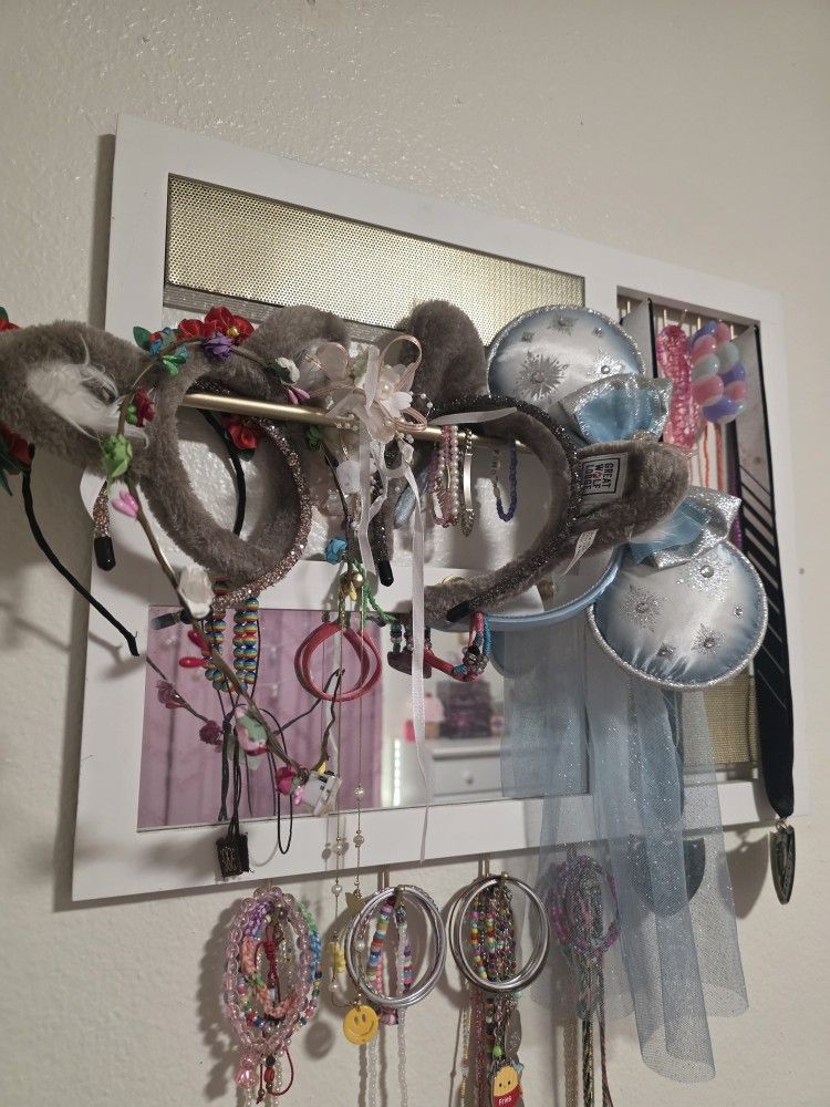 Framed Wall Jewelry Holder