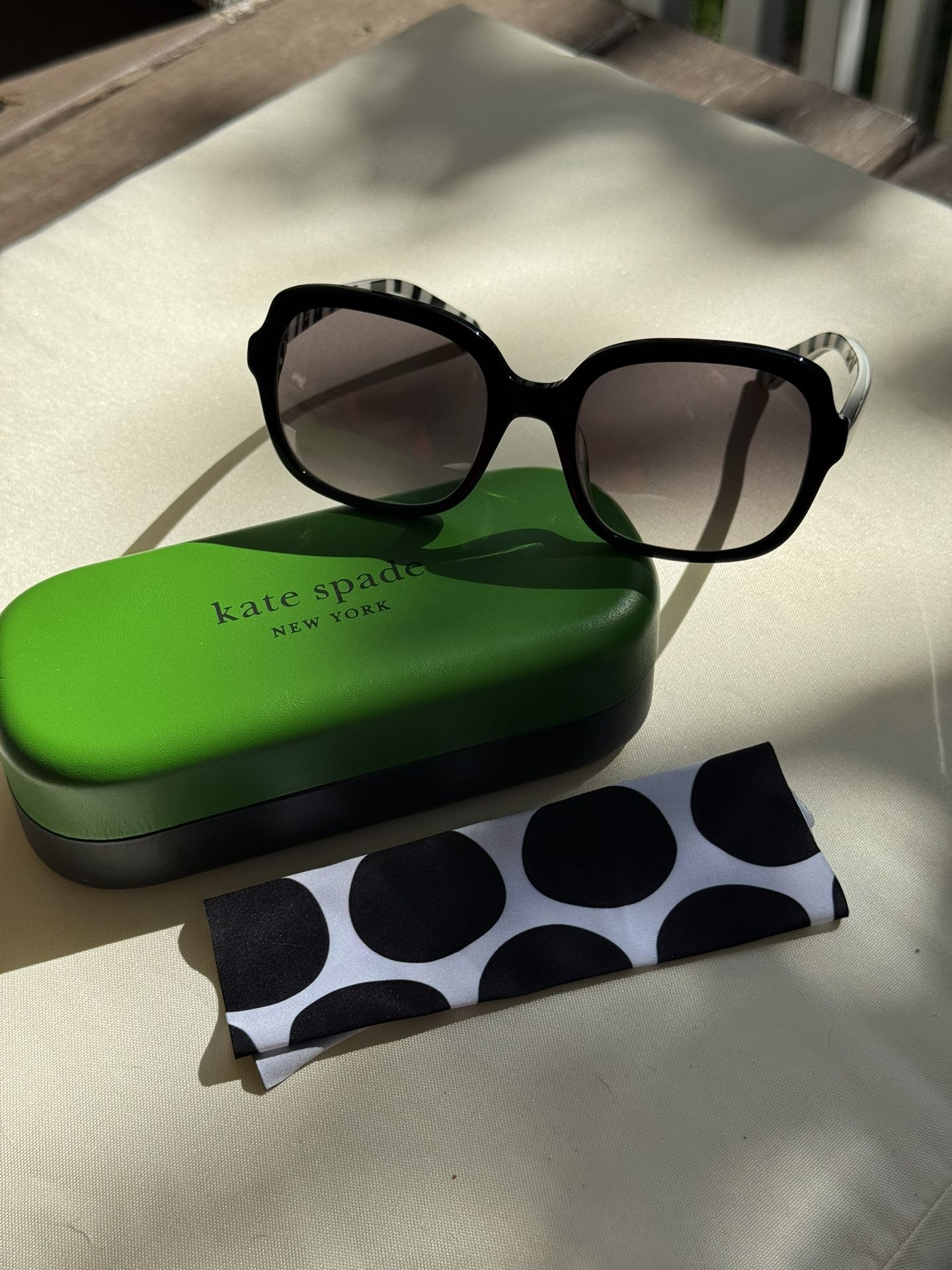 Kate Spade Sunglasses Black With Case And Cloth