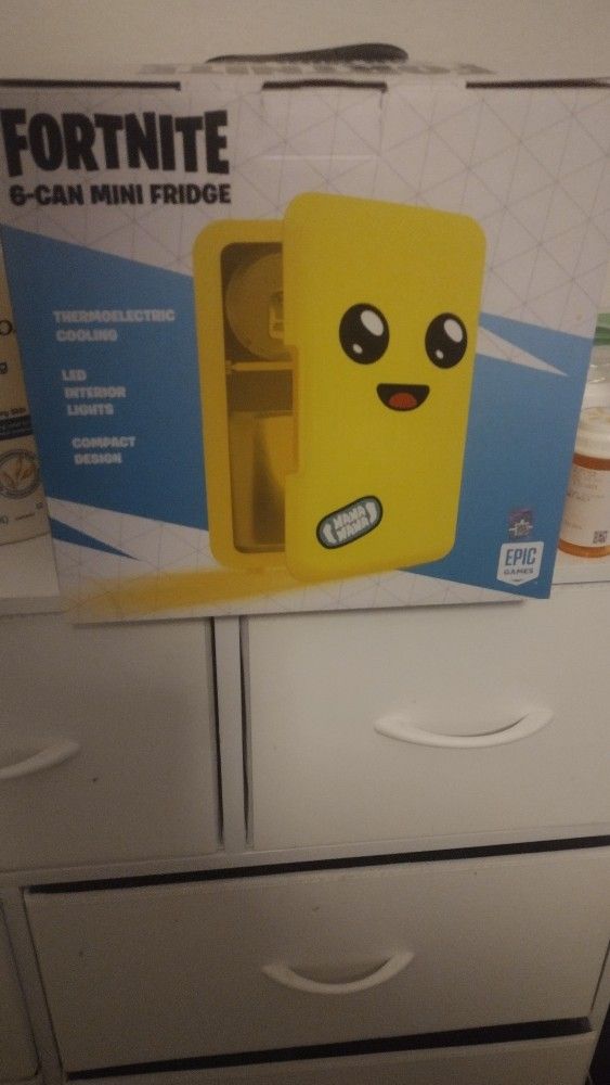 Fortnite Peele 6 Can Mini Fridge