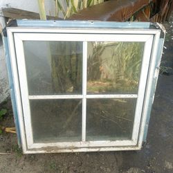 Window 2ft 5 inches w×l