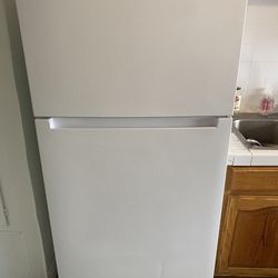 18 cu. ft. Top Freezer Refrigerator DOE in White