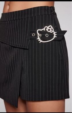 Hello Kitty Women's Black/White Pinstripe Golf Skort Size L Zip Lined