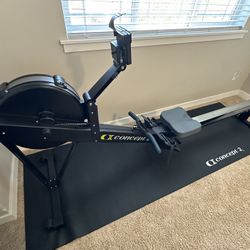 Concept2 Model D rower PM5 - Excellent Condition + Concept2 Mat