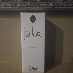 Dior J'adore Eau de Parfum Spray Women's Fragrance feel free to message me will can negotiate!!!!