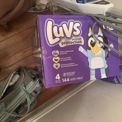 Luvs Diapers (144 Ct) Size 4