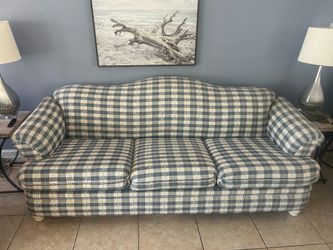 Pullout couch queen size 2 chairs