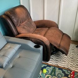 Free Working Recliner 
