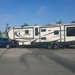 2014 Fifth Wheel (3535RE Alpine)