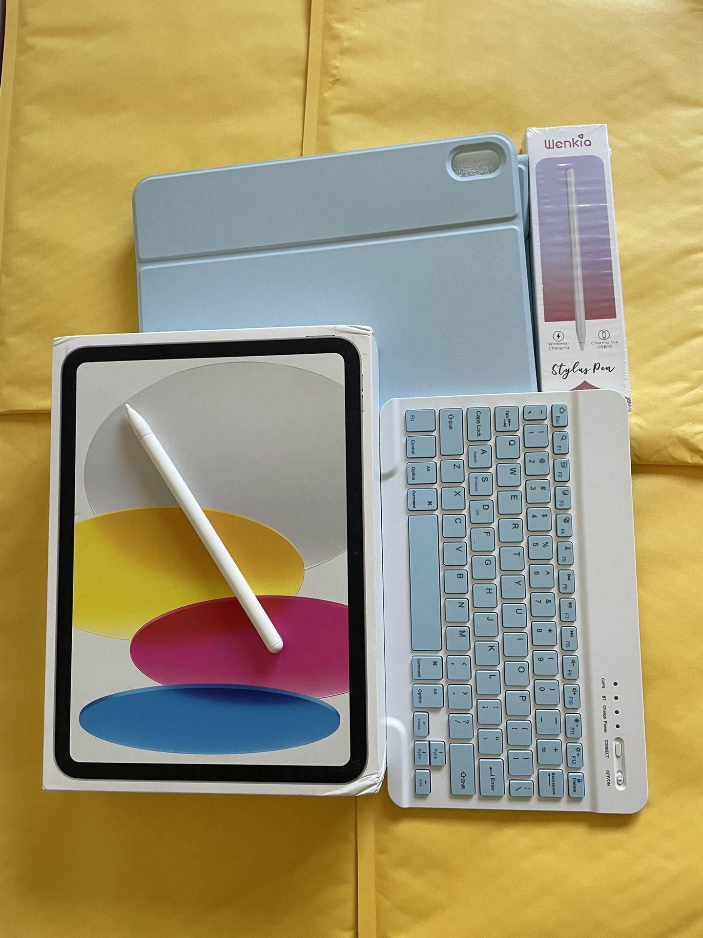 Apple iPad 10th Generation (2022 model /new sealed ) 256gb with Pencil, keyboard & Case