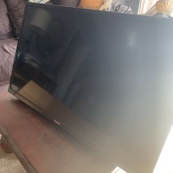 Toshiba 32 Inch TV w Mount