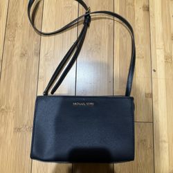 black purse 
