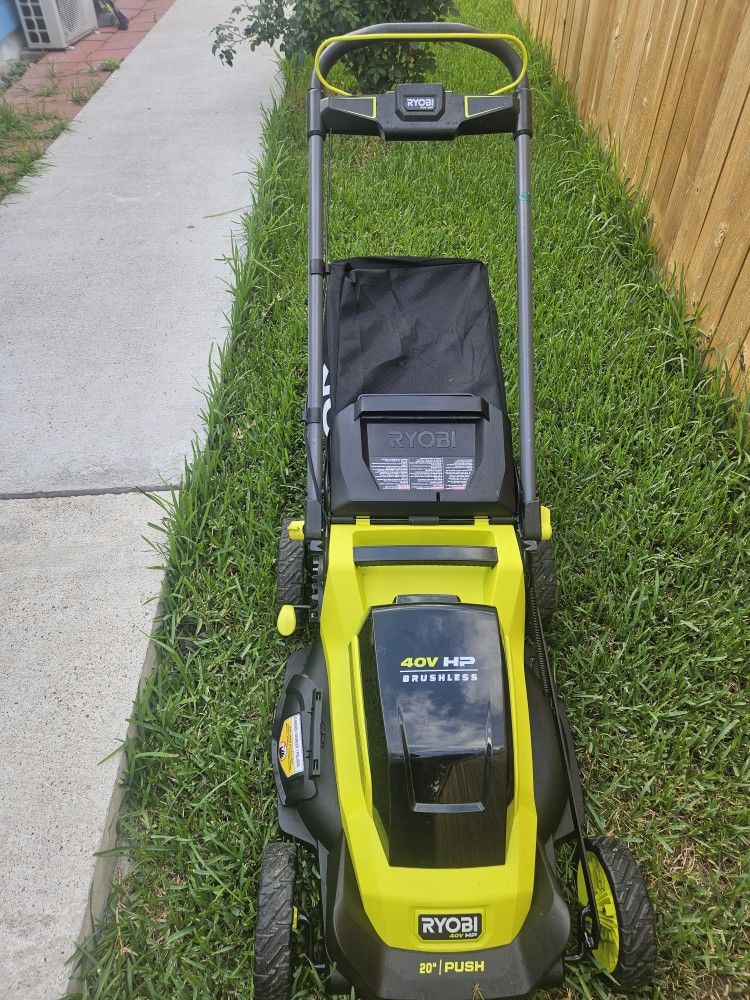 4Cortacésped RWD autopropulsado RYOBI de 20