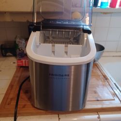 Fridgeaire Ice Maker