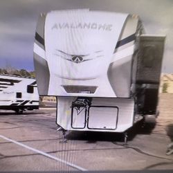 NEW 2023 AVALANCHE 322RL