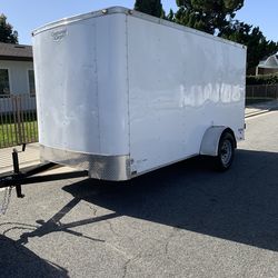 Enclosed cargo trailer