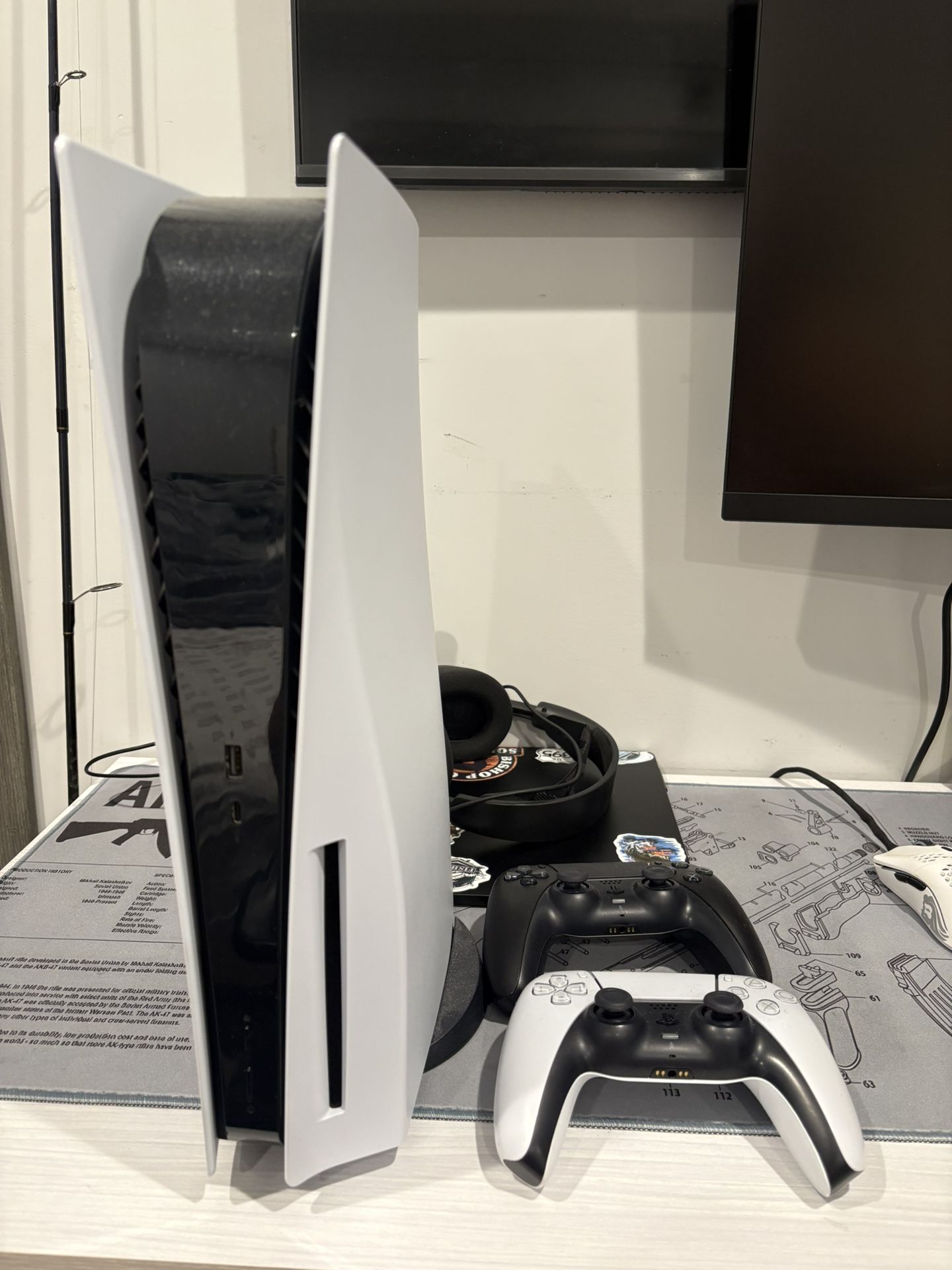 PlayStation 5 Console, Controller & Modern Warfare