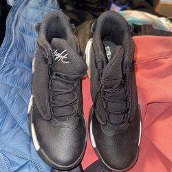 JORDAN MAX Aura 4 6.Y -7.5 0r 8 WOMEN