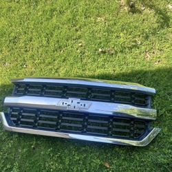 16-18 Chevy Silverado Chrome OEM Factory Front Grille Great Condition No Issues