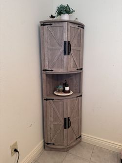 2 Corner shelves
